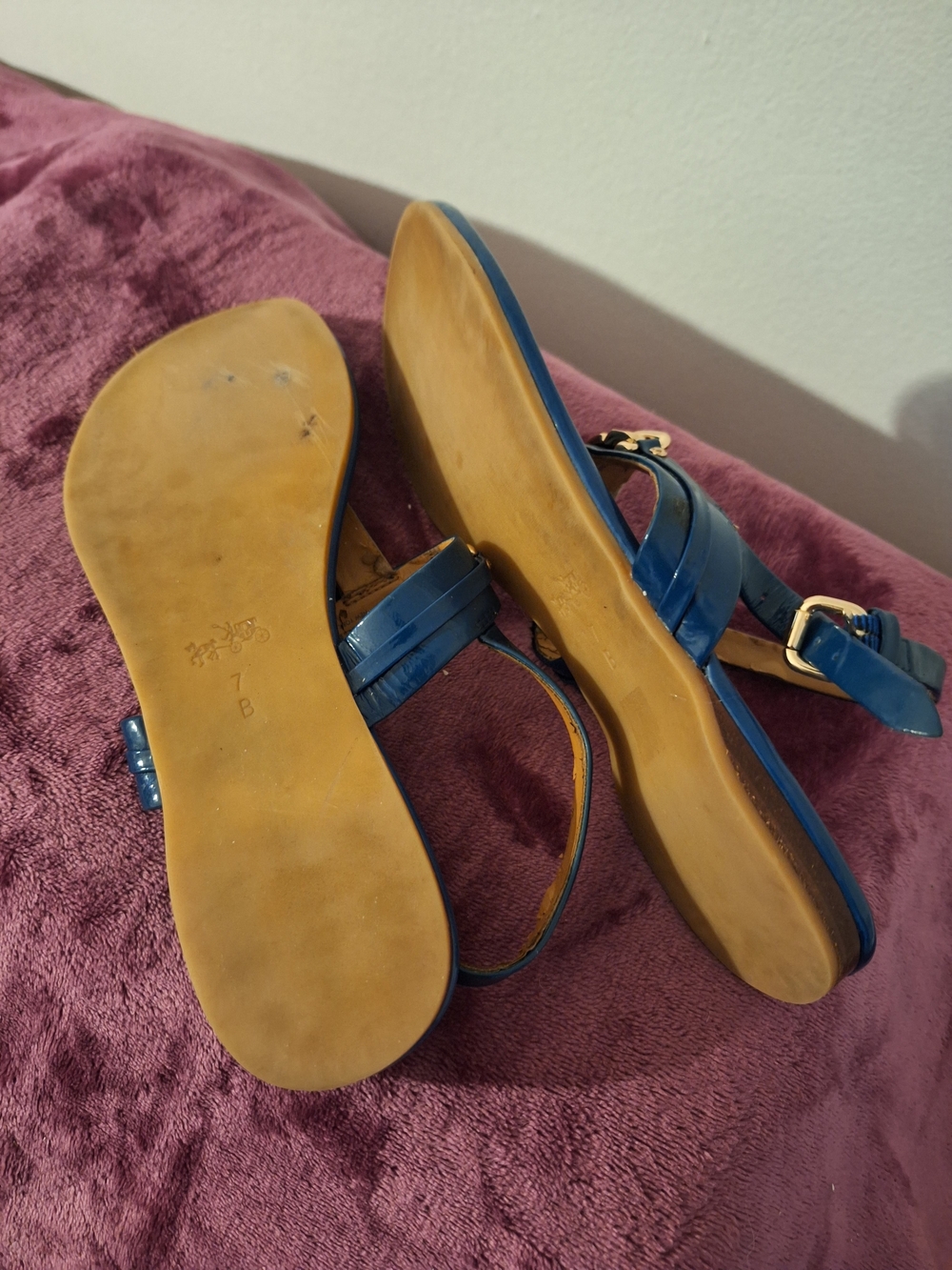 COACH Women's Blue Patent Thong Sandals with Gold Trim - Picture 6 of 10